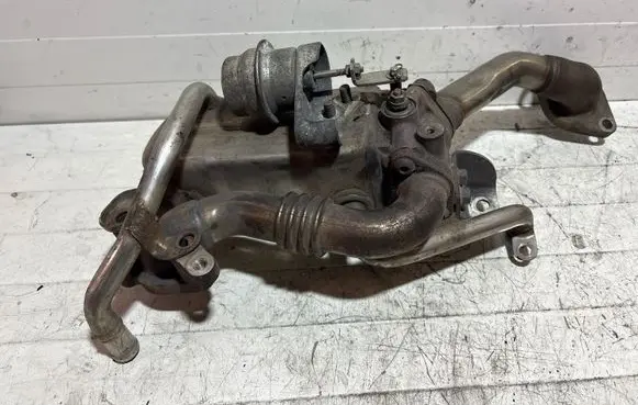 Opel Astra J EGR valve cooler 98073074 Y822310006