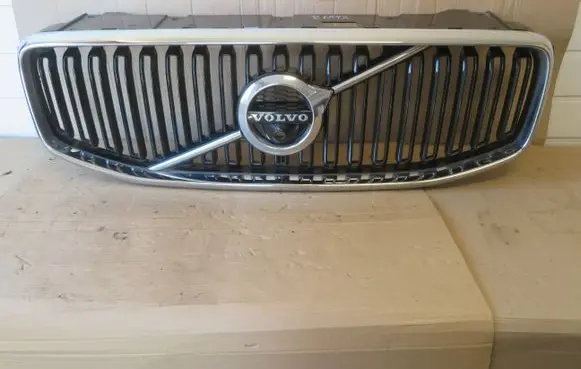 Volvo XC60 Front bumper upper radiator grill 31425532