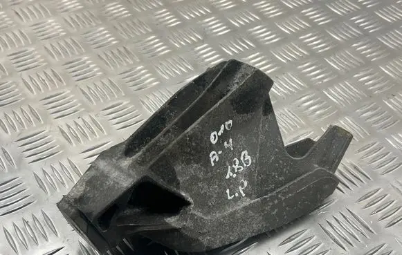 Engine mounting bracket