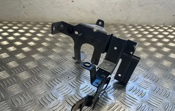 Battery bracket