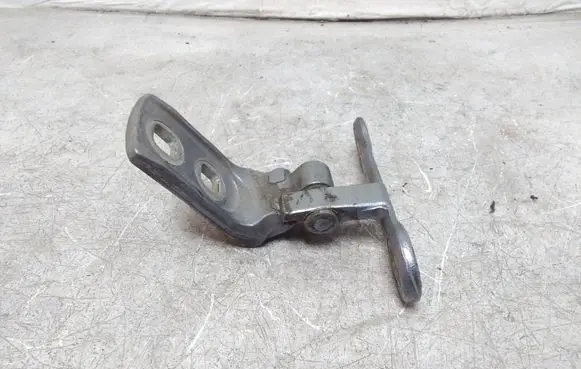 Opel Vectra C Front door lower hinge 