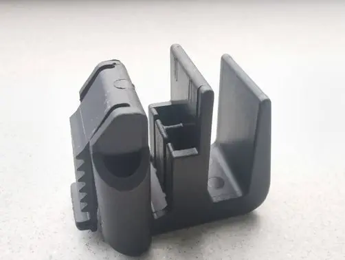 Mercedes-Benz E W210 Radiator mount bracket A2105040146