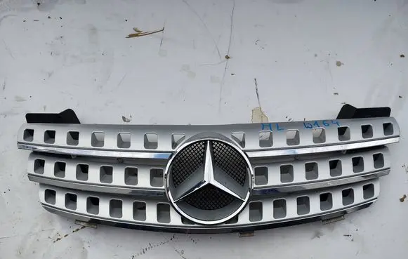 Mercedes-Benz ML W164 Front bumper upper radiator grill A1648880123