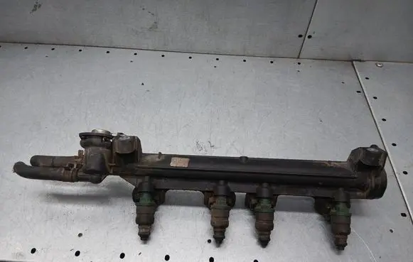 Volkswagen Bora Fuel injector supply line/pipe 