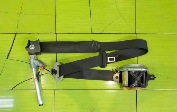 Nissan Note (E11) Front seatbelt 868849U05A 11AB22