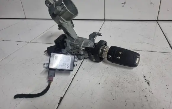 Opel Insignia A Ignition lock 13243373 83230121116 25799293