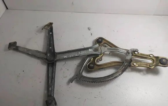Mercedes-Benz E W124 Front door electric window regulator 