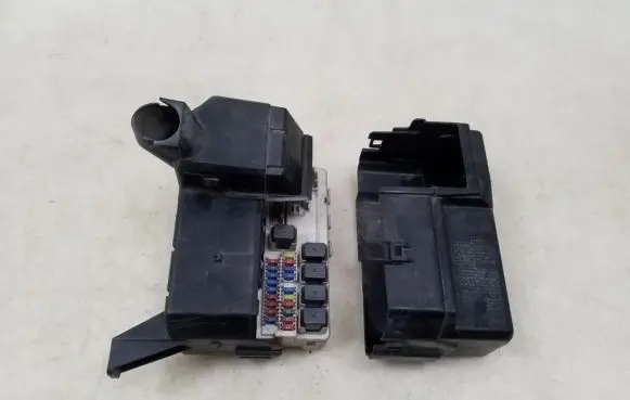 Nissan Murano Z50 Fuse module 284B97Y000