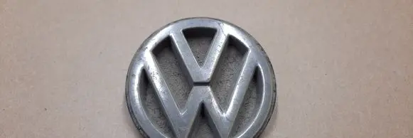 Volkswagen PASSAT B3 Manufacturers badge/model letters 357853601