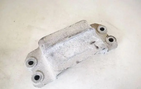 Volkswagen Golf V Engine mounting bracket 1k0199555