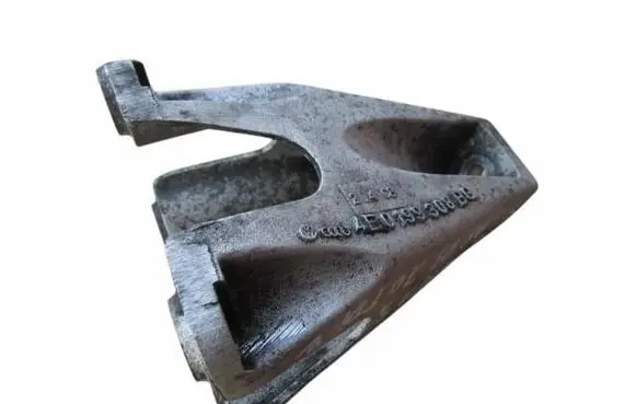 Audi A8 S8 D3 4E Engine mounting bracket
