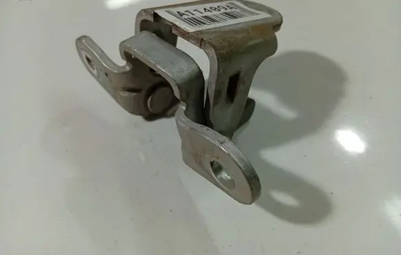 Chrysler Sebring (JS) Rear door lower hinge