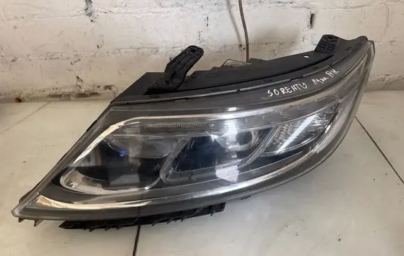 KIA Sorento Headlight/headlamp 921012P560 L009G56003Y