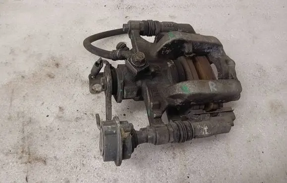 Chevrolet Volt I Rear brake caliper