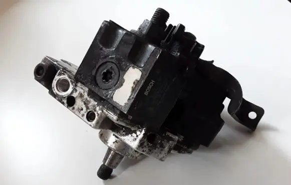 Volkswagen Touareg II Fuel injection high pressure pump 0445010125