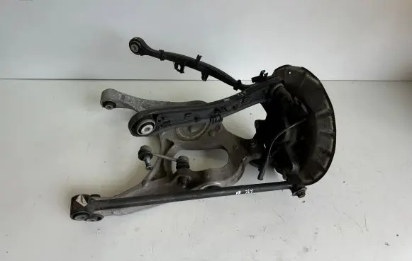 Rear wheel hub spindle/knuckle