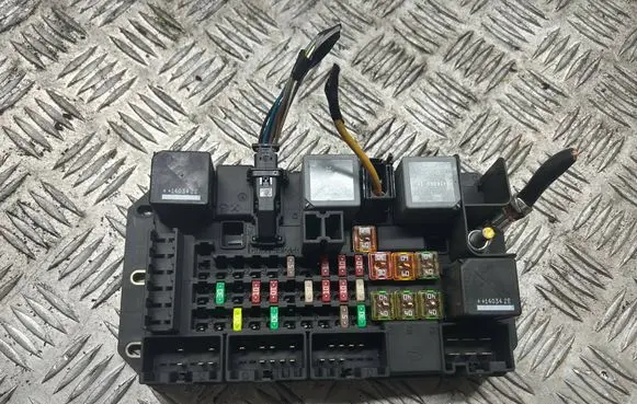 Jaguar XJ X351 Fuse box set EW9314N030AA