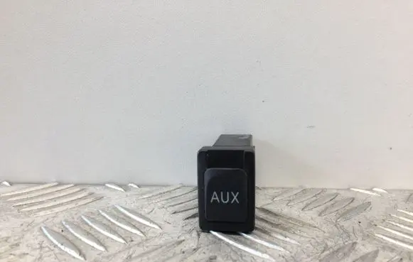 Toyota Avensis T270 AUX in-socket connector 8619005010