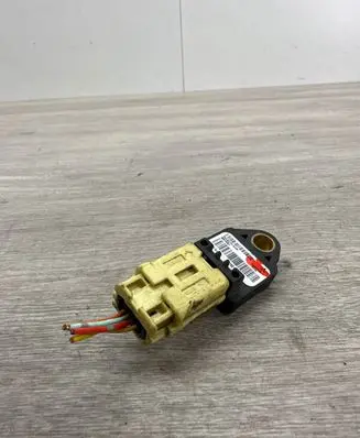 Mitsubishi Outlander Airbag deployment crash/impact sensor 8651A001 39754C T8ZME1737Z4933