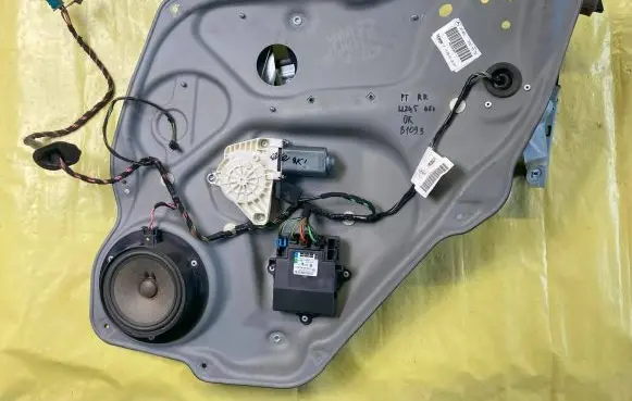 Mercedes-Benz B W245 Sliding door window regulator with motor A1697301679 A1698209226 A1695408205