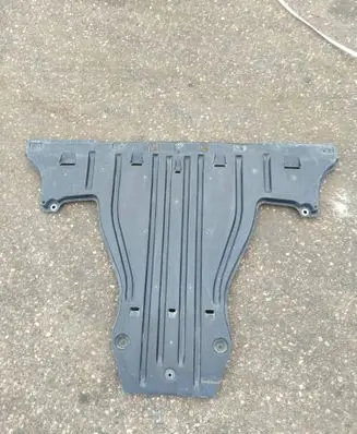 Volkswagen ID.7 Engine splash shield/under tray 1EE825102A