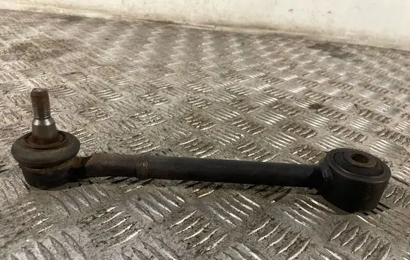 Toyota RAV 4 (XA40) Rear control arm
