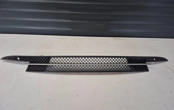 BMW 1 E81 E87 Front bumper lower grill 7182367