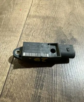 Mercedes-Benz E W211 Airbag deployment crash/impact sensor A0028202726 25571203A4
