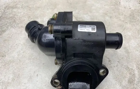 Audi A4 S4 B7 8E 8H Thermostat 