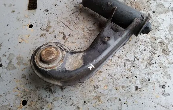 Mercedes-Benz E W210 Front lower control arm/wishbone