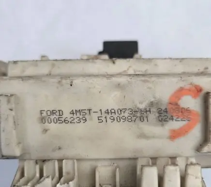 Ford Focus Fuse module 4M5T14A073bH 00056239