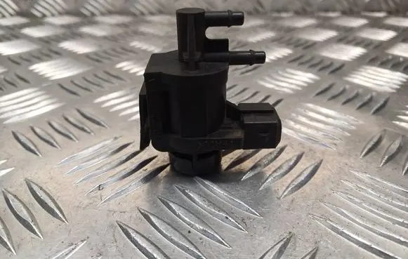 Audi A4 S4 B5 8D Turbo solenoid valve 1J0906283A