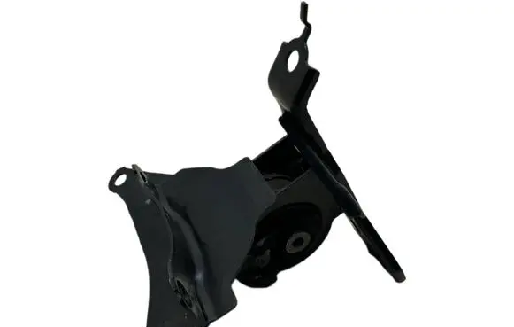 Engine mount vacuum valve