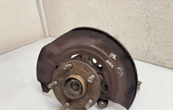 Toyota Auris E180 Front wheel hub