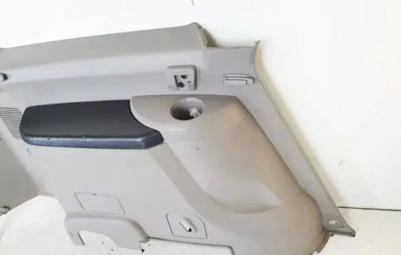 Mitsubishi Grandis Tailgate/trunk side cover trim 