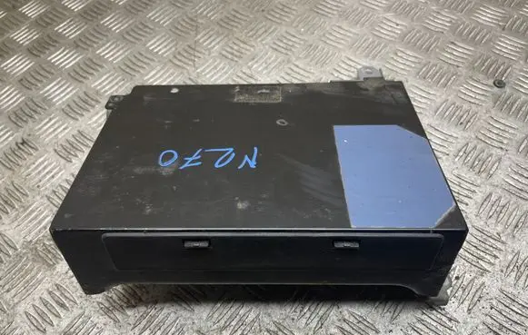 Toyota Land Cruiser (J120) GPS navigation control unit/module 8684113020 020698 ETYD002344