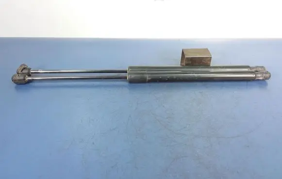 Opel Zafira B Shock absorber/damper mounting bracket 13128759