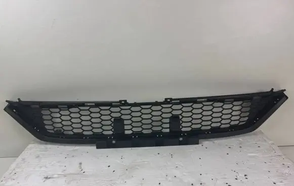 MG ZS Front bumper lower grill P10628332