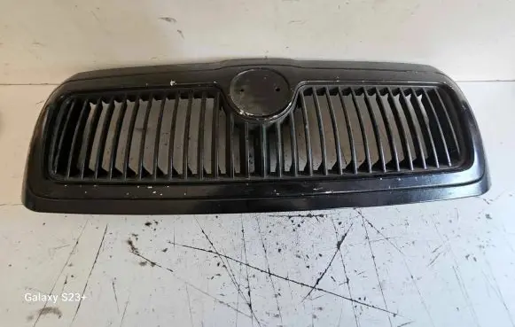 Skoda Octavia Mk1 (1U) Front bumper upper radiator grill 1U0853651