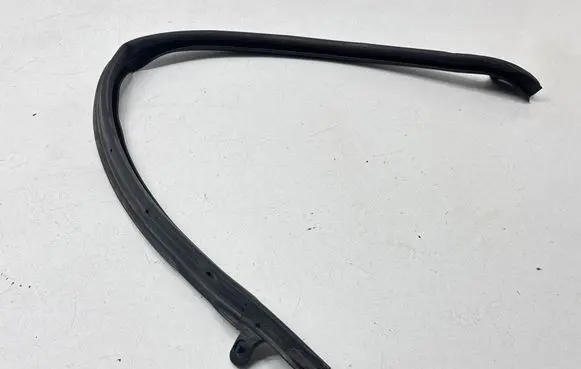 Chrysler Pacifica Rubber seal sliding door (on door) 68188722AD 6818872273AD