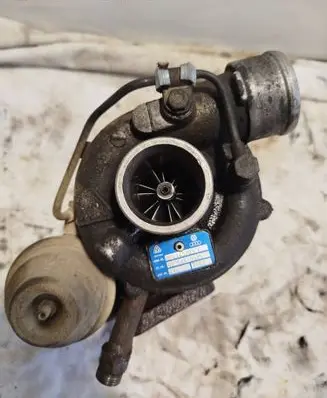 Volkswagen Golf III Turbo 028145703E 925460975