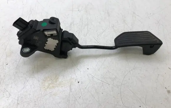 Toyota Avensis T270 Accelerator throttle pedal 7811002150