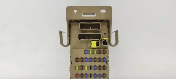 Subaru Legacy Fuse module 82201AJ000 006108