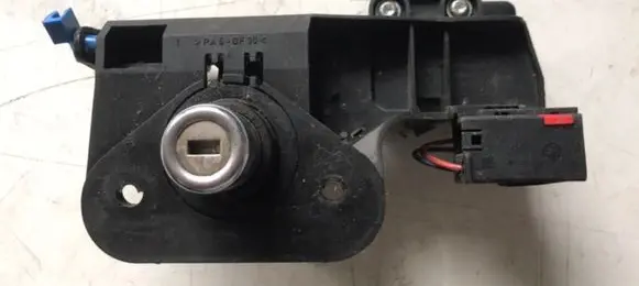 Opel Meriva A Tailgate exterior lock 13168316 13168317
