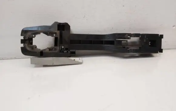 Rear door exterior handle/bracket