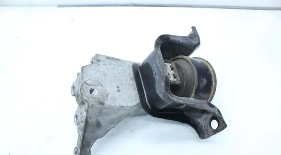 Nissan Juke I F15 Engine mount bracket