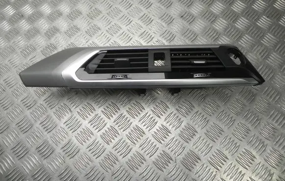 BMW X4 G02 Dash center air vent grill 9371467