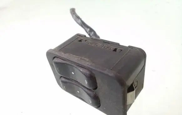 Opel Zafira A Electric window control switch 90561088 13363201