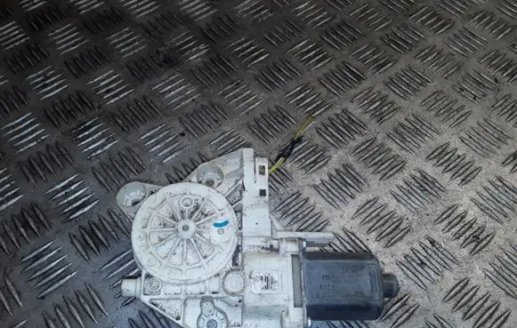 Ford Focus Front door window regulator motor 4M5T14A389 995208101 0130822217