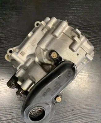 BMW 7 G11 G12 Oil pump 7643046